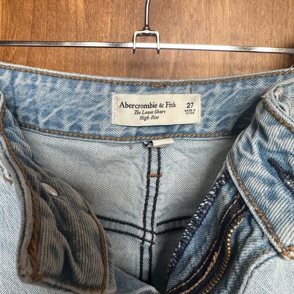 Abercrombie and Fitch “The Loose Short” - High Rise - Picture 3 of 3